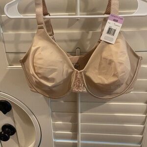 Pretty Vanity Fair beige underwire bra in 42D.  Never worn with tags.